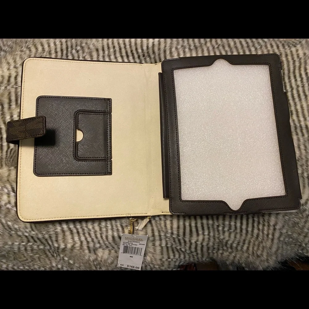 Michael Kors Tech Case